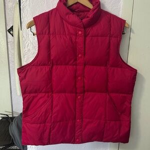 Lands end puffer vest.  Size Medium, dark/bright pink